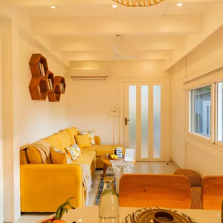 Elivaas House Of Neptune 1 Bhk Cottage On The Beach & Famous Cafes, Restros